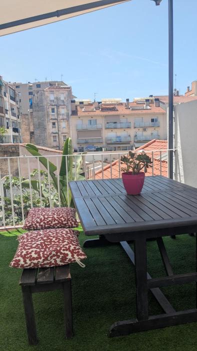 Centric apartment 100m from the beach