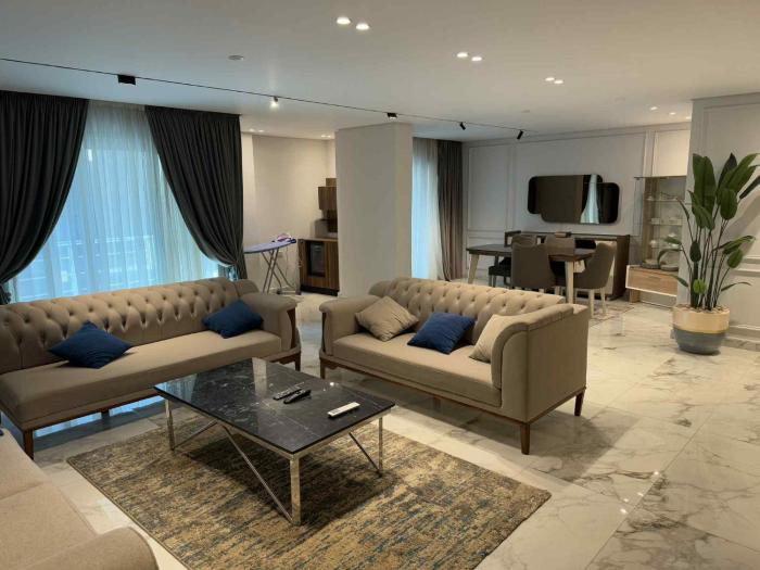 شارع مصدق بجوار نادي الصيد الدقي