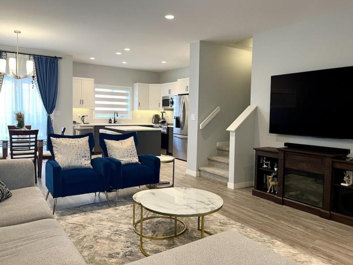 New build modern home with free parking