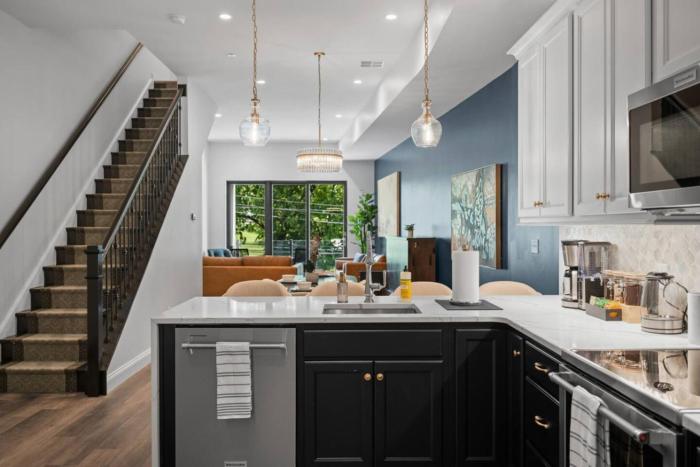 Immaculate Penthouse Double King Suite on Butler St with rooftop deck and free off street parking