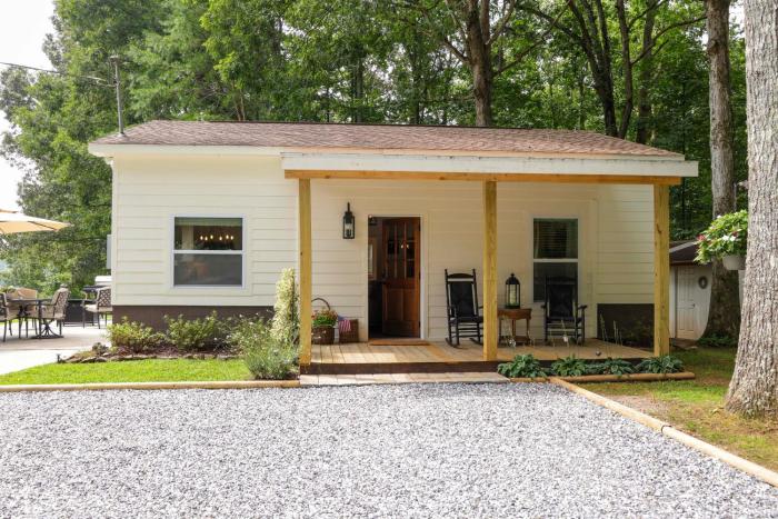 half Mi to Lake Nottely Blairsville Home with Patio!