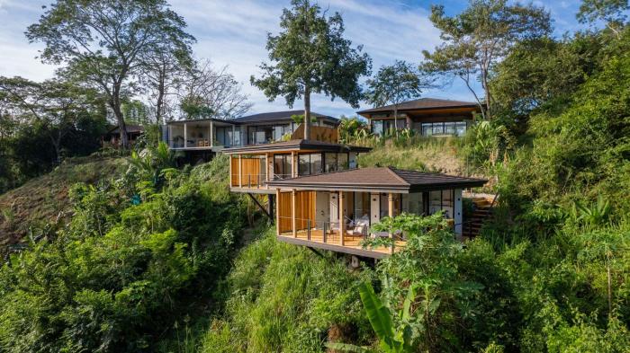 Chic 1BR Escape Breathtaking Balcony Views