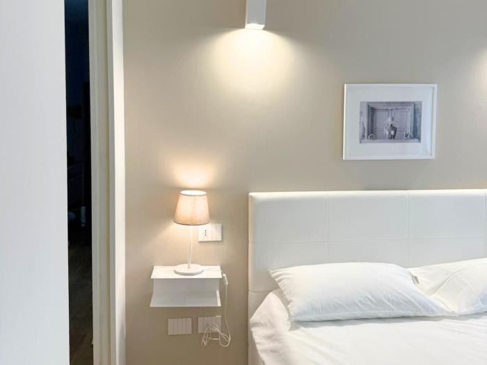 Modern City Centre Apartment near San Babila and Duomo