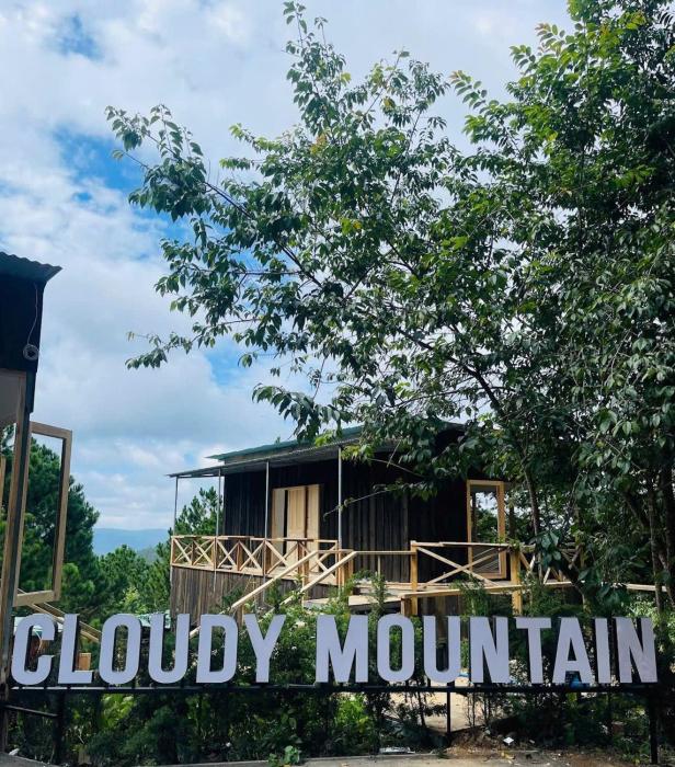 Cloudy Mountain Premium