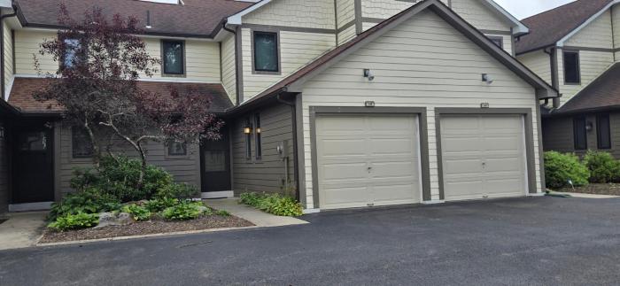 Cozy Condo- 3 bedroom lakefront condo with fireplace