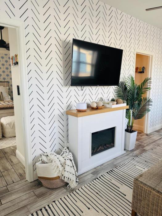 2 blocks from the beach in the center of town