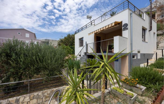 1 Bedroom Cozy Home In Marusici Omis