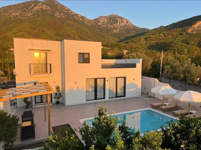 Poolside Bliss - Escape & Relax