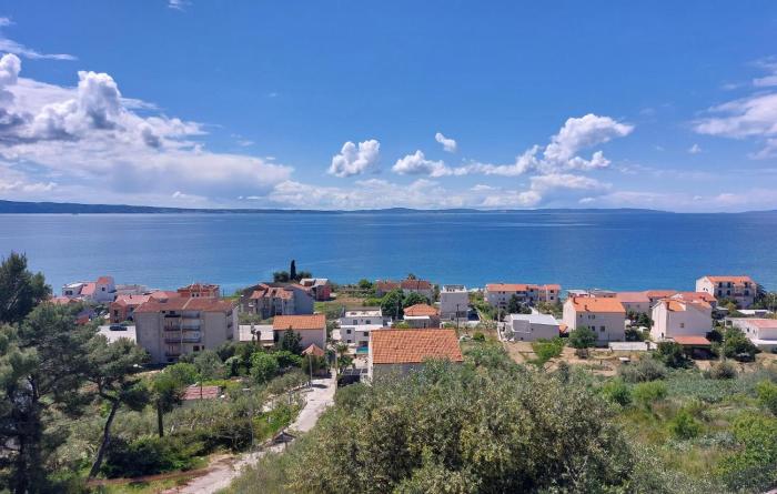 Beautiful Apartment In Podstrana