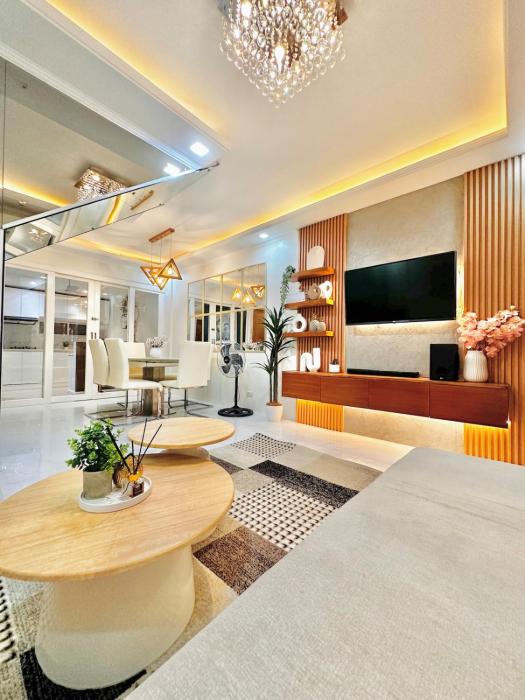 Cozy 2BR Home near airport with pool access