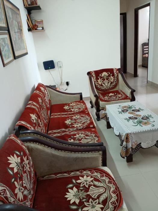 Gulab ki lakadi stays