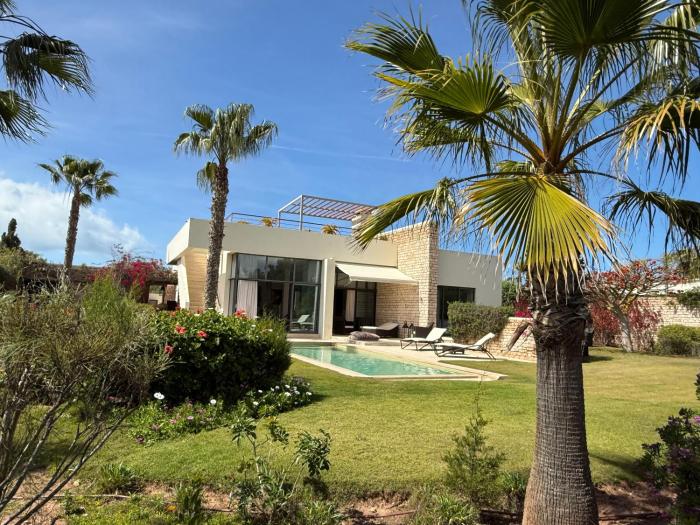 Villa golf piscine services et petits déjeuners