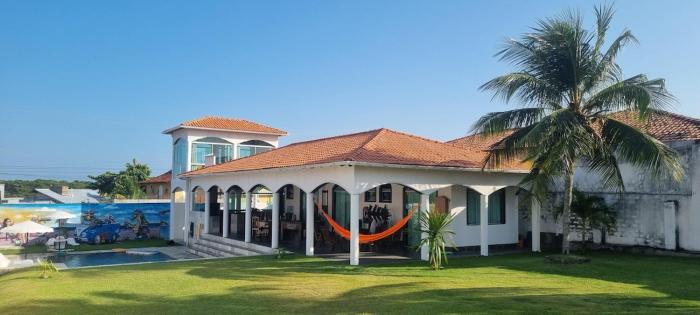 Beautiful new house 3 en-suites with pool