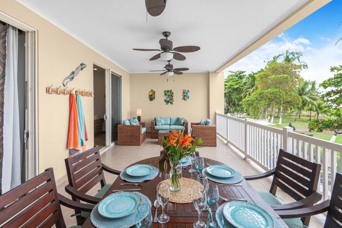 Beachfront view large Condo with Pools PVT luxury patio in great location