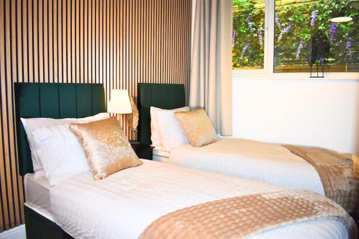 Comfortable Apt in London SE5 - Guests 5 - Free Parking - Fast Speed Wi-Fi - Families - Professionals - Contractors - Groups - Short to Long Term