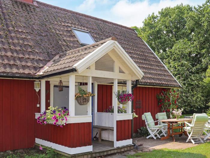 6 person holiday home in ÖRKELJUNGA