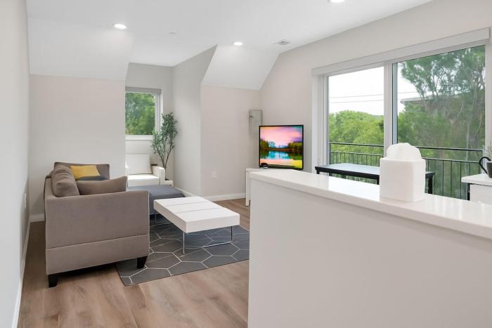 Prime Yale Location WiFi Wooster Square Parking