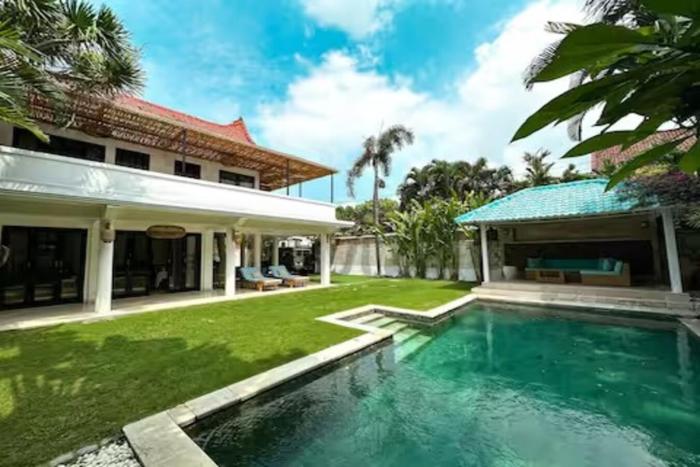 BIG Tropic Pool & Garden, Walk to BEST Coffee! Canggu, Beach 5min