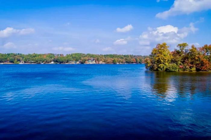 Lakefront Townhouse with Lake, Pool & Tennis