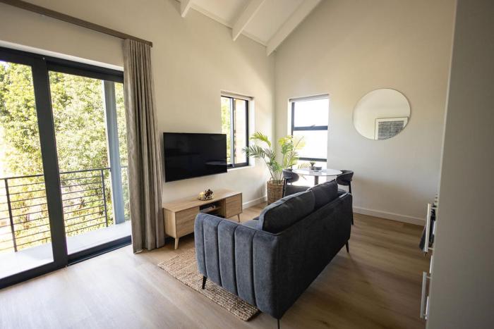 Heaven & Earth Apartment 8