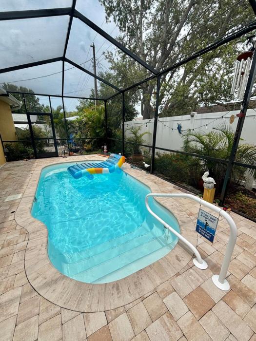 Private pool suite in heart of Tarpon Springs!