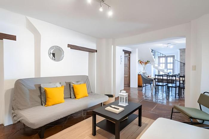 Amplia Casa en el Corazón del Centro | 4hab + Est