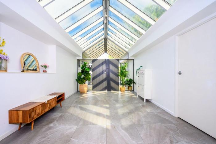 Jettyside Poolside Canal Retreat in Broadbeach