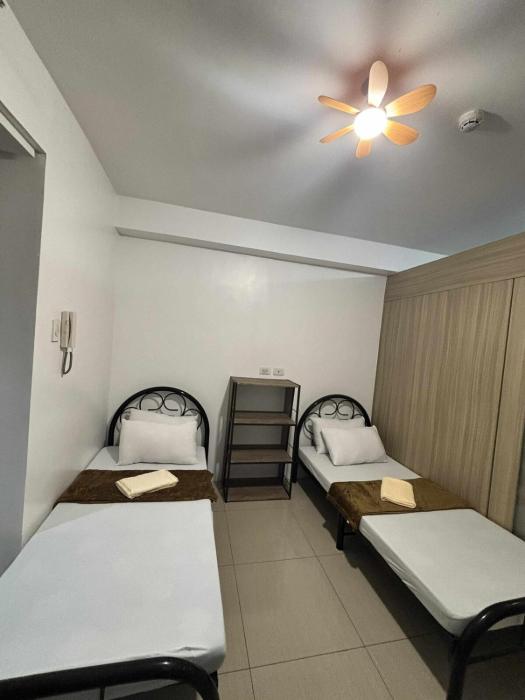 3 single beds transient room mall of asia pasay