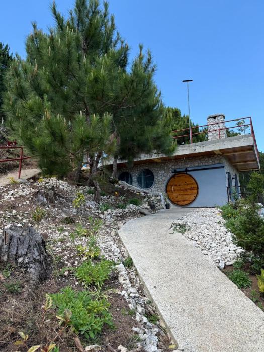 Bugnay Cabin of The Shire