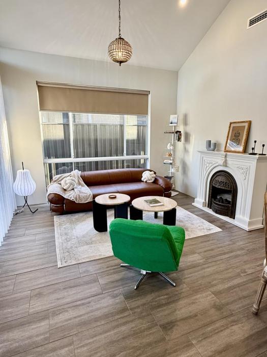 12 Beautiful Brabham Big Backyard 4BR Parking