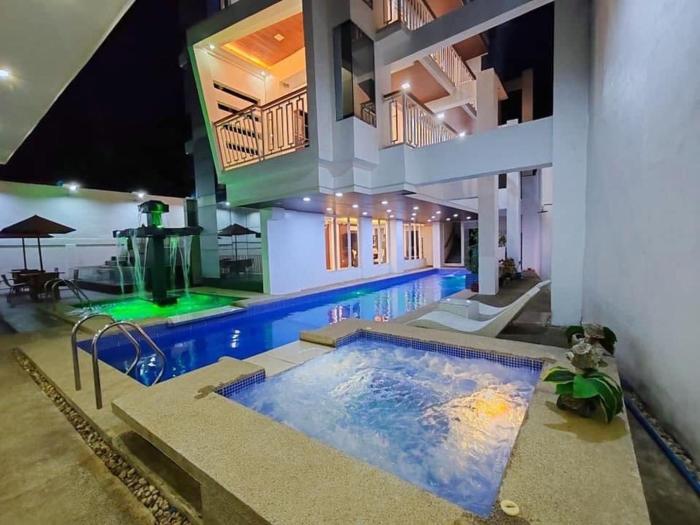 7BR Luxury Resort with Pool and Bar