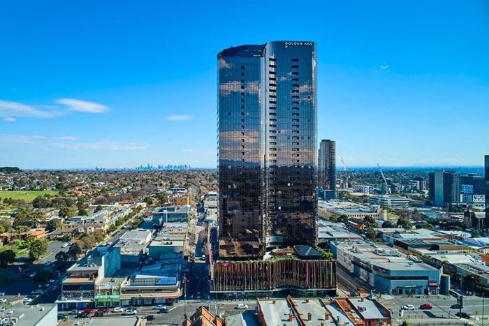 Highrise Luxury Penthouse with City Ocean Mountain View