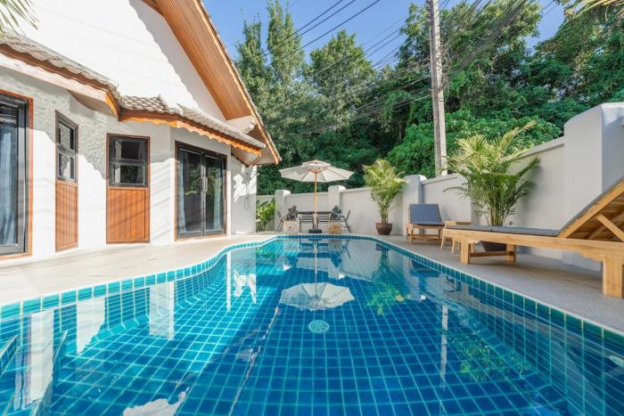 Naiharn Beach Holiday Pool Villa, Rawai