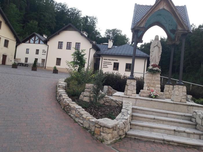 Dom Pielgrzyma KARMEL