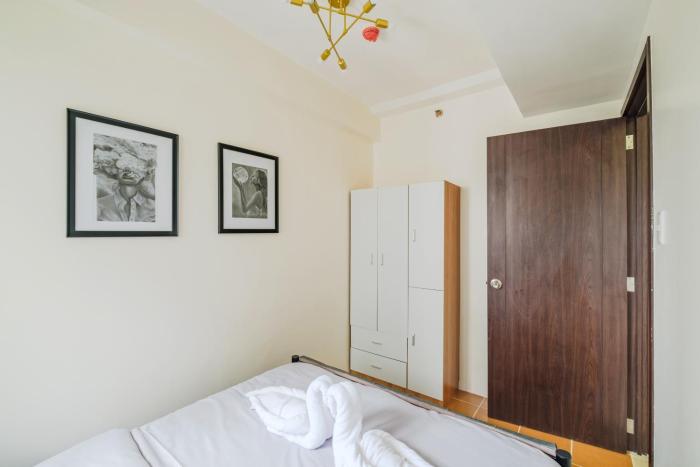 Pioneer Woodlands Tower 5 Unit 33-Q