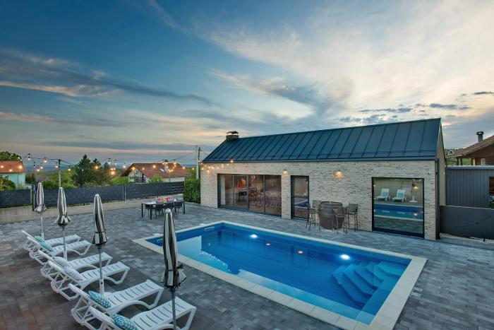 das Klet - Modern Family Villa near Zagreb with Heated Pool & Free Parking