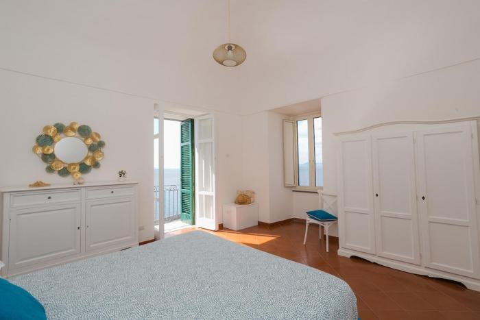 Dipintoditurchese, appartamento sul mare di Sorrento