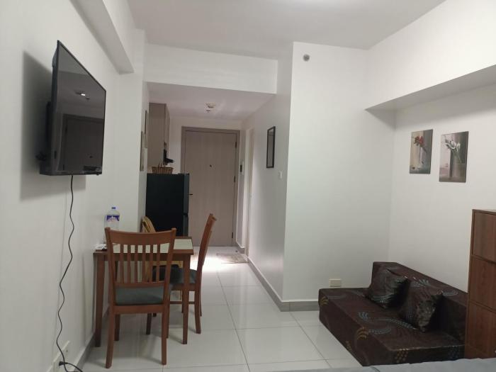 Arc Tower Condominium 1817