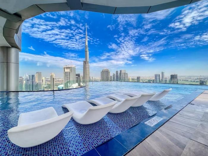 Highest Infinity Pool - Burj Khalifa View - Gym