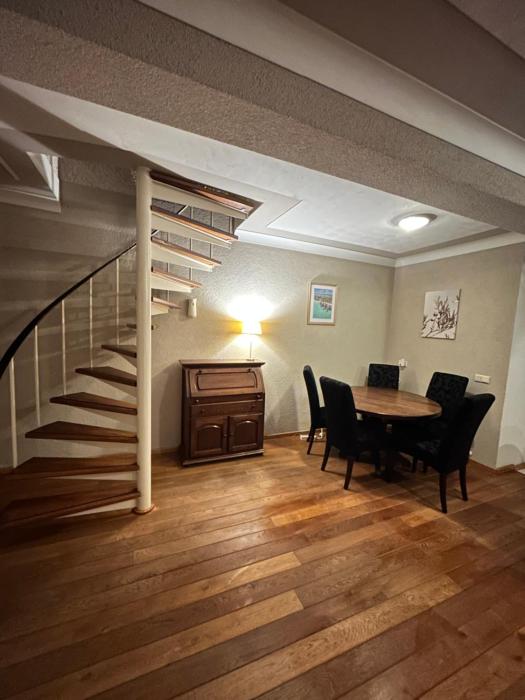 Entire Villa, free breakfast, free parking