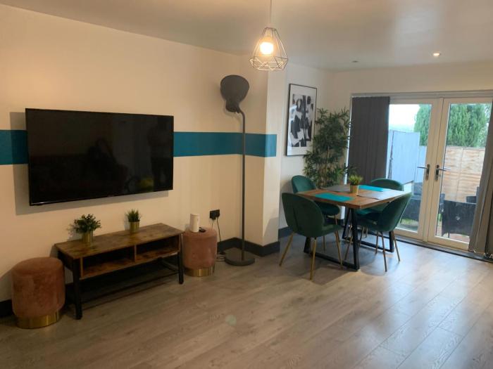 Tudors eSuites - Three Bedroom House - #16B