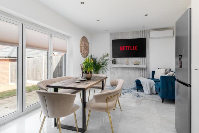 Stylish 4-Bed Home in Central Wellingborough