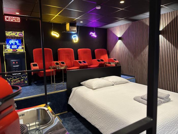 Cocon Jacuzzi et cinéma 4K M