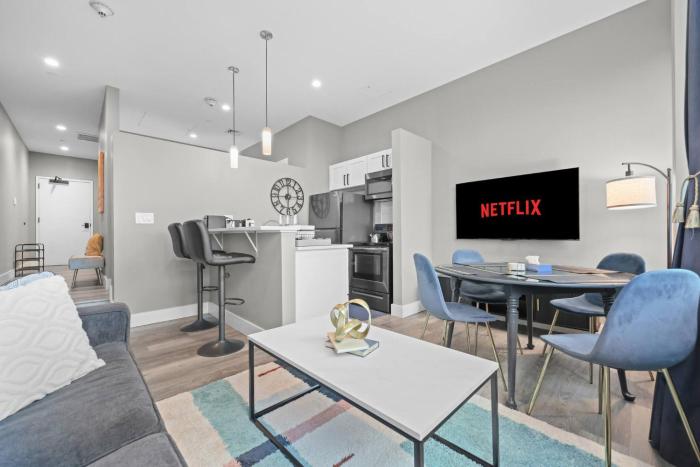 1BR • City Views • Queen + SofaBed • WiFi & 2 TVs