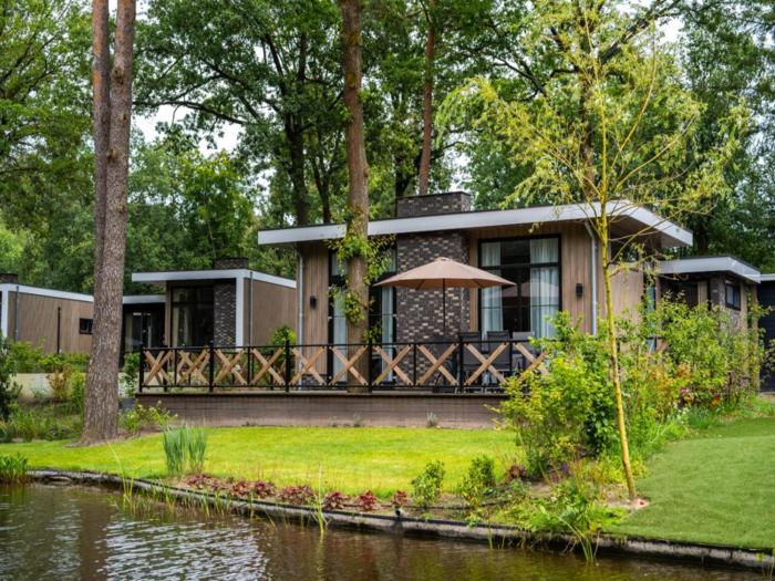 Modern Lakeview Cottage in Veluwe