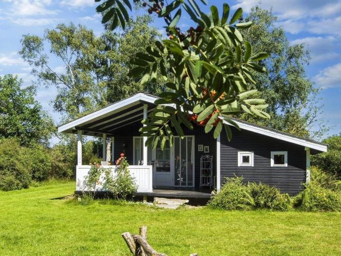 6 person holiday home in Glesborg