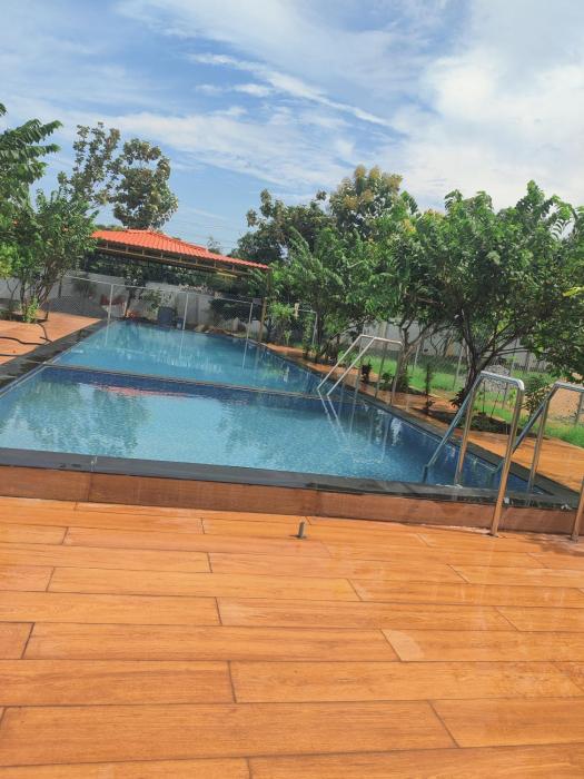 Sivarama garden resort 1 BHK stay &2 swimming pools& Box Cricket, near bheemunipatbam beach road