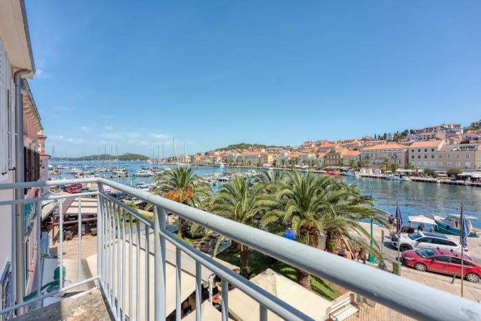 The Perfect View Penthouse Design Apt. - Happy Rentals