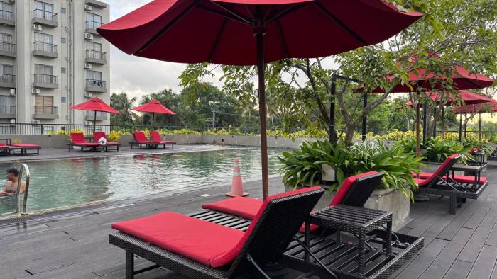 Modern 2BR Resort Apartment with Pool & Gym, Malabe