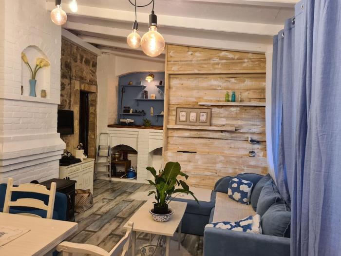 Cheerful three bedroms house with free parking